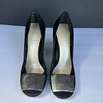Zapatos de salón Christian Dior de gamuza negros con hebilla con logotipo plateado - EU 37 / US 6,5–7 Foto 1 de 4