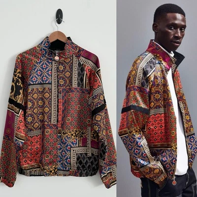 Urban Outfitter Hombres Pequeña Multi Manga Larga Satén Bufanda Estampado Cremallera Chaqueta Bomber Foto 1 de 4