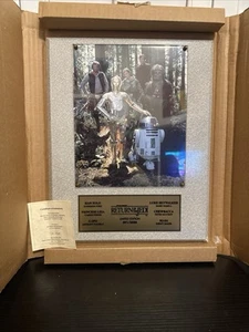 Star Wars Plakette Crew Han Solo Leia C-3PO Luke Skywalker Chewbacca R2D2 RARE LFL - Bild 1 von 2