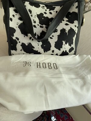 Bolso de Hombro Hobo International RENDER Cuero Estampado de Vaca Negro Blanco, ¡NUEVO CON ETIQUETAS!! Foto 1 de 4
