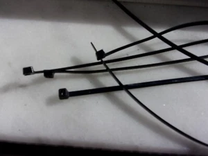 100pcs Cable Ties Suspenders UV - Resistant in Black 4.8mm x 600mm - Picture 1 of 3