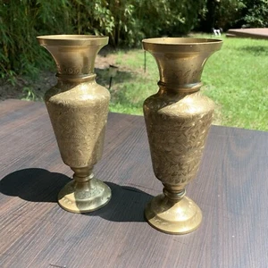 2 x MATCHING VINTAGE INDIAN BRASS VASES-ENGRAVED FLORAL LEAF PATTERN 8.5” 22cm - Picture 1 of 9