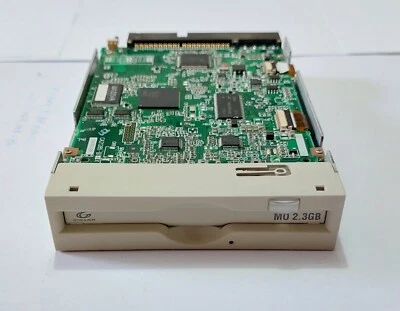 Fujitsu MCR3230AP 2.3Gb 40-Pin IDE 3.5 pollici interno Magneto-Ottico Disk Drive - Immagine 1 di 4