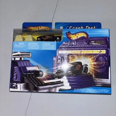 Hot Wheels CRASH TEST SET WITH ONE HOT ROD  2004  COLLECTIBLE SEALED NEW - Image 1 of 4