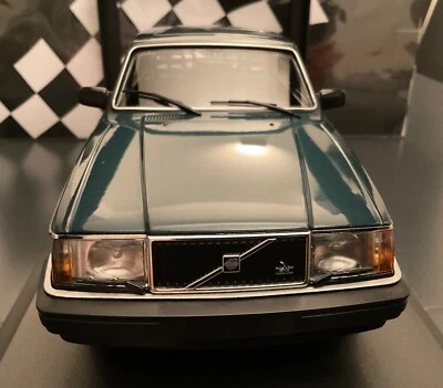 Volvo 240 GL 1986 1/18 Minichamps - Immagine 1 di 4