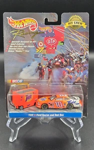 Hot Wheels - 10 STP - 1999 Pit Crew - Pro Racing - Maßstab 1:64 - Bild 1 von 2