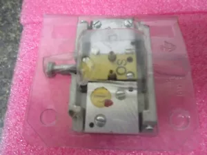JOHNSON CONTROLS T-4506-201 Pneumatic Thermostat, DA, 55 to 85F - Picture 1 of 9