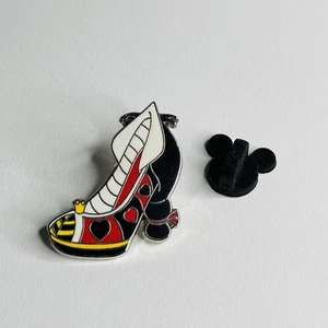 Disney Villain Queen of Hearts Alice in Wonderland High Heel Shoe Trade Pin 2013 - Picture 1 of 2