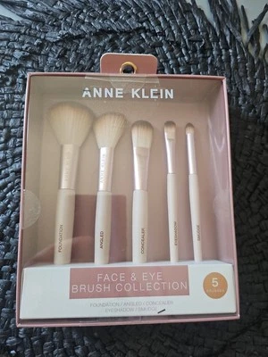 ANNE KLEIN PINCELES FACIALES Y OJOS COLECCIÓN 5 CEPILLOS Foto 1 de 4