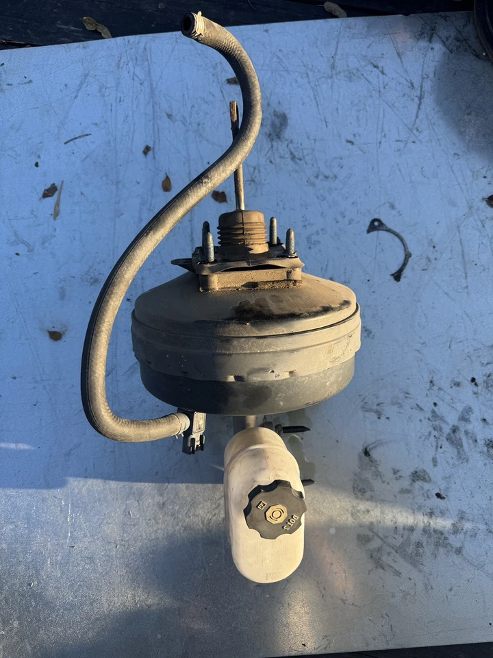 Used Power Brake Booster fits: 2010 Chevrolet Silverado 1500 pickup 4x2 w/o brak - Image 1 of 3