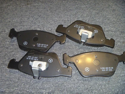 Pastillas de freno de disco delanteras Mercedes-Benz CLK430 E320 2000-2004 004420032041 OEM nuevas Foto 1 de 2