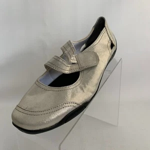 Ros Hommerson Chelsea Mary Jane Gold Metallic Leather Round Toe Shoes Sz 8.5WW - Picture 1 of 11