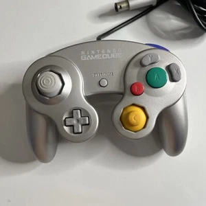 Official Nintendo GameCube Controller Silver - Genuine Tested and Cleaned - Picture 1 of 5