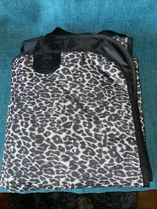 Cubierta de asiento trasero para perro con patrón de leopardo 51x57 pequeño a mediano estilo sedán vehículo - Imagen 1 de 4
