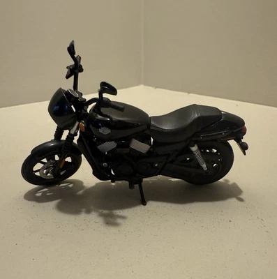 MAISTO  2015 HARLEY DAVIDSON STREET 750 MOTORCYCLE 1/12 BLACK - Image 1 of 4