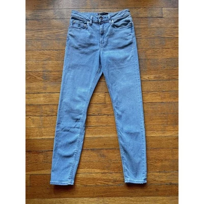 Pantalones de mezclilla ajustados lavados ligeros talla 26 Petite (talla real 25w) de ASOS DESIGN Foto 1 de 4