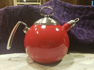 Red Chantal enamel tea kettle with rear handle and removable spout - Picture 1 of 9
