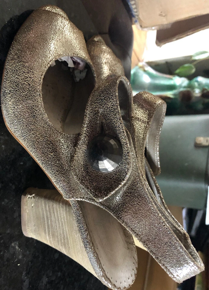 SIZE 6 EU 39 METALLIC SILVER LEATHER STRAPPY SHOES PEEP TOE WOOD VENEER 4" HEELS - Image 1 of 4