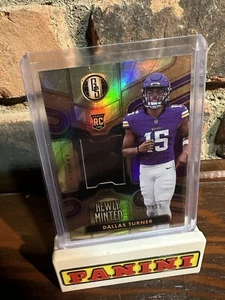 2024 Panini Gold Standard - Memorabilia appena coniati #NMM-DTR Dallas Turner /499 - Foto 1 di 2