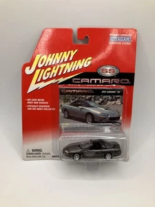 Chevy Camaro SS 2001 35 aniversario diecast Johnny Lightning 1:64 gris - Imagen 1 de 4