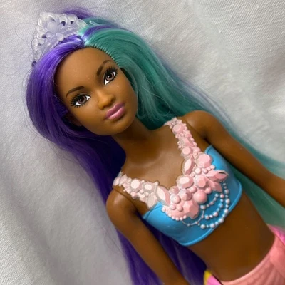 Boneca Barbie Dreamtopia sereia 14 polegadas cabelo azul-petróleo e roxo com tiara em excelente estado usado - Imagem 1 de 4