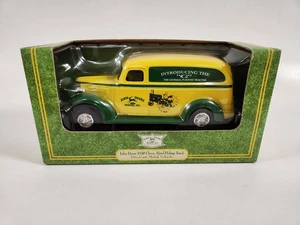 John Deere 1938 Chevy Panel Pickup Truck G Tractor Coin Bank 1/25 Ertl #15235 - Picture 1 of 5