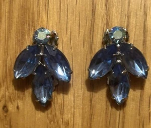 Vintage Singed Weiss shades of blue rhinestone clip on earrings, rhodium plated - Picture 1 of 2