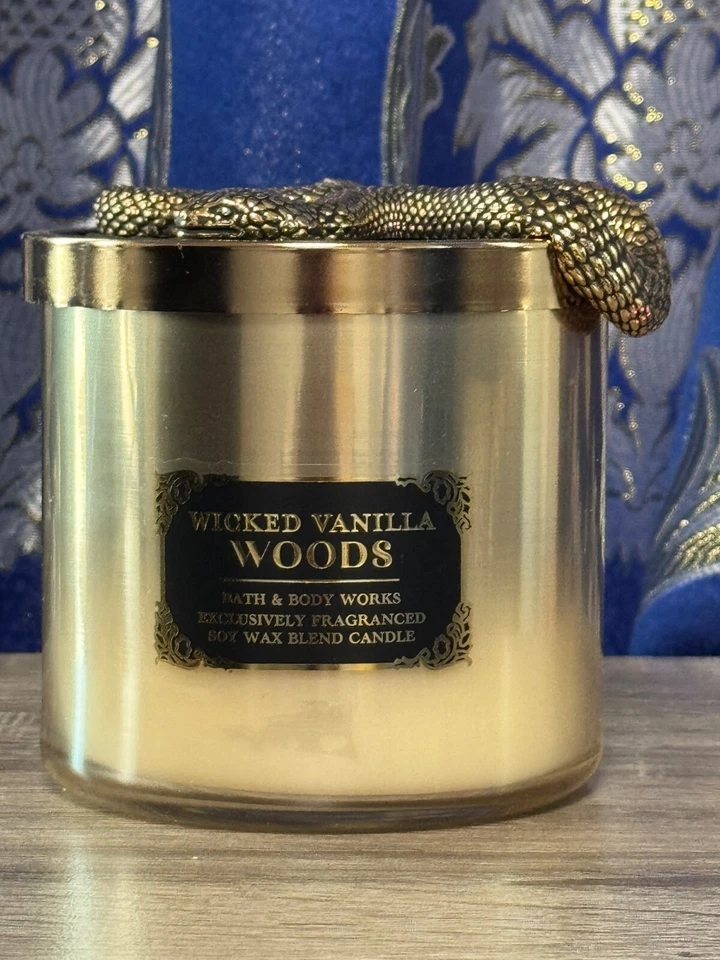 NUEVO Bath & Body Works Wicked Vanilla Woods 14,5 OZ tapa de serpiente vela 3 mechas Foto 1 de 4