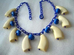 Vintage early plastic festoon chunky necklace - Picture 1 of 5