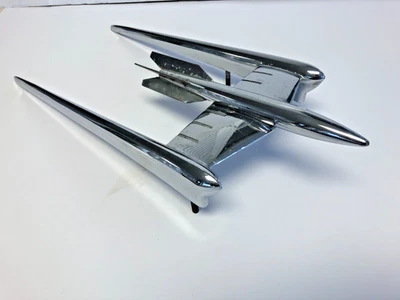 Oldsmobile 88 1952 capó de cohete adorno fabricante de equipos originales GM bonito original Foto 1 de 4