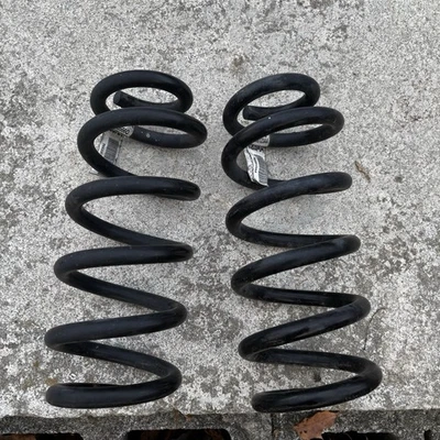 Muelles helicoidales traseros Dodge Durango Jeep Grand Cherokee OEM P68306123AA (par) Foto 1 de 2