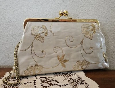 50s Wrist Clutch & Change Purse Stylemark by Mutterperl w/Pearl Cream/Gold. VTG - Image 1 of 4