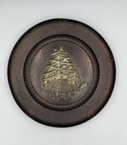 Plato de pared japonés de cobre martillado diseño paisaje 11" firmado vintage - Imagen 1 de 13