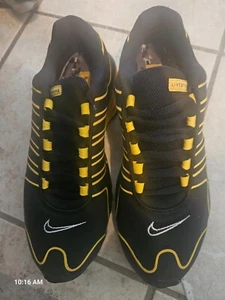 NEW NIKE  mens shoes sz  8  LIVESTRONG  BLK/YELLOW VERY RARE - Picture 1 of 5