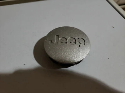 Tapa central de rueda Jeep Grand Cherokee Wrangler Liberty 07-10 -52090401AA #MED2 Foto 1 de 4