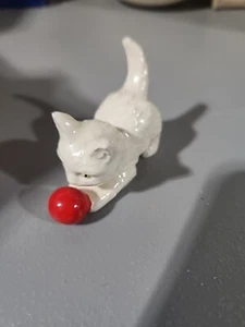 Goebel Playful Cat Kitten White Figurine Red Ball W. Germany Vintage CK364 - Picture 1 of 7