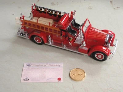 Camión de bomberos Yat Ming 1935 Mack tipo 75BX serie Signature 20098 bomba escala 1/24 Foto 1 de 3
