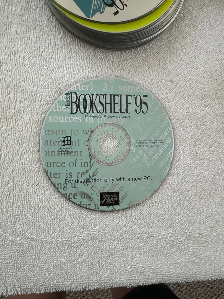 Microsoft Bookshelf 95 Multimedia Reference Library CDROM Only - Image 1 of 1