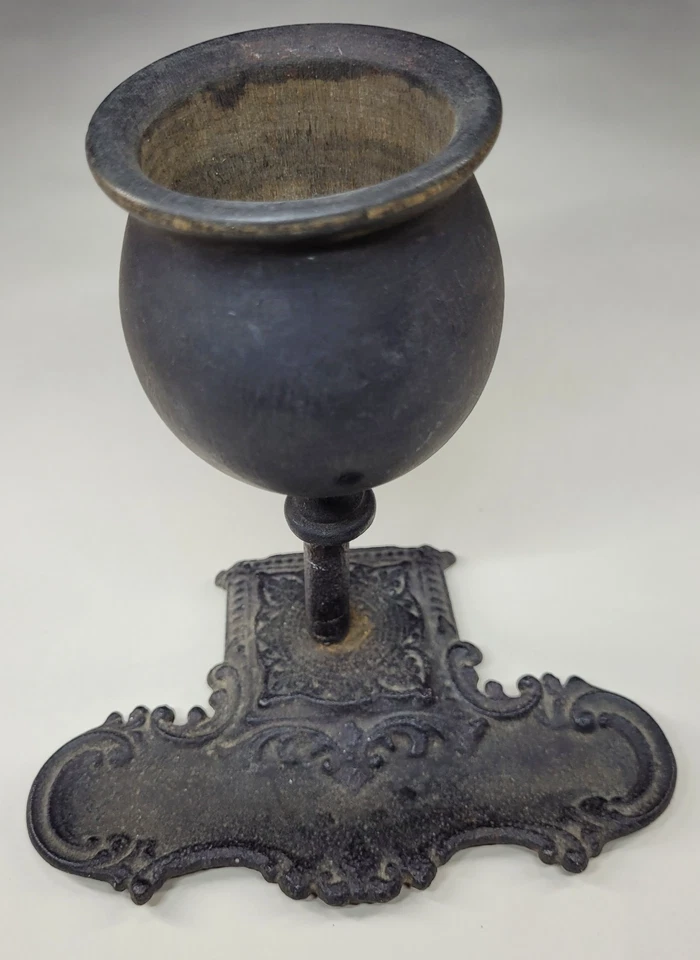 Fondo base metal tintero antiguo, decoración superior madera Foto 1 de 4