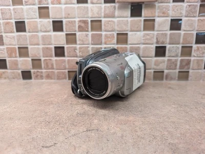 Canon HV20 3.1MP Hi Definition MiniDV 200x Zoom Camcorder UNTESTED - Image 1 of 4