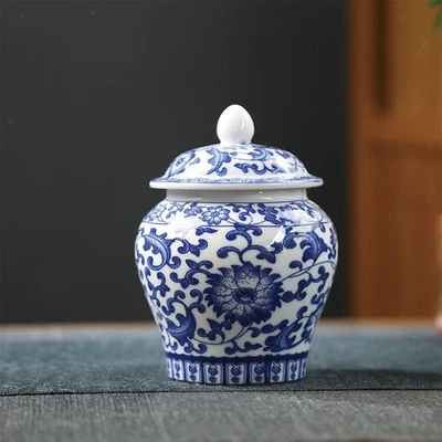 Tarro de almacenamiento de té chino de porcelana azul y blanco con mesa con tapa Foto 1 de 4