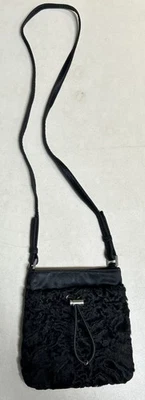 BOLSO DE HOMBRO PRADA NEGRO SATINADO Y VISÓN con herrajes plateados y correa de cuero Foto 1 de 4