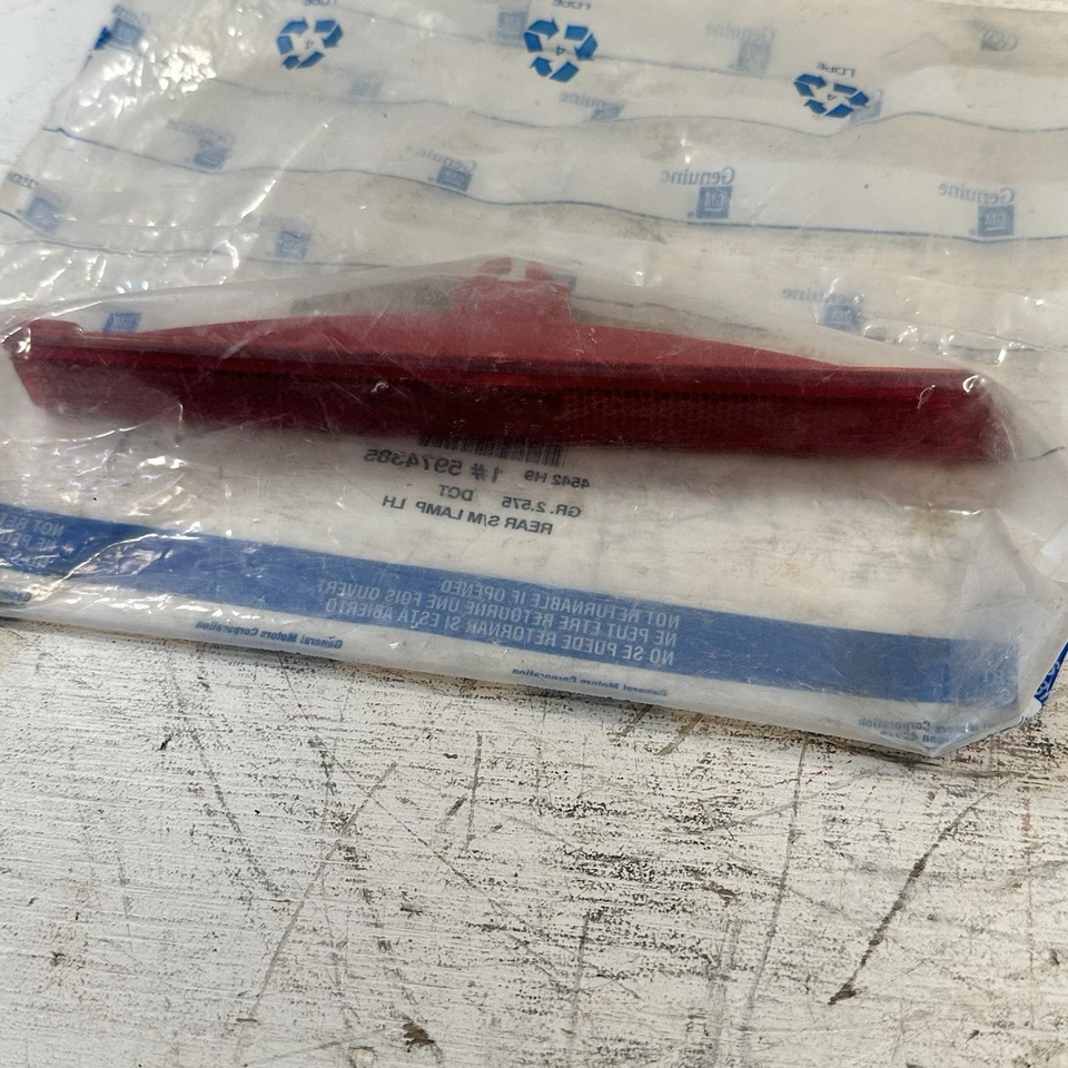 New Genuine OEM GM 5974385 Rear Left Side Marker Lamp For Chevrolet Beretta - Image 1 of 4