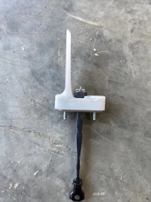 Lexus NX200t 300t 2015-2018 puerta trasera izquierda tapón de retención 68640-78010 nuevo Foto 1 de 4