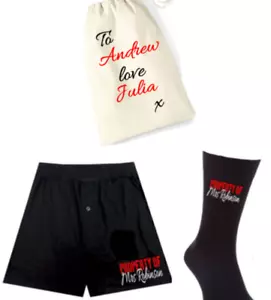 Set boxer/calzini uomo personalizzati proprietà di (tuo nome) San Valentino - Foto 1 di 1