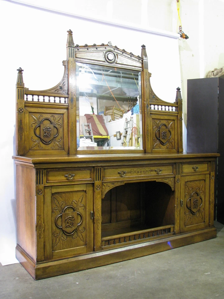 Aparador 90" roble inglés renacimiento gótico años 1860 espejo biselado y monograma tallado Foto 1 de 4