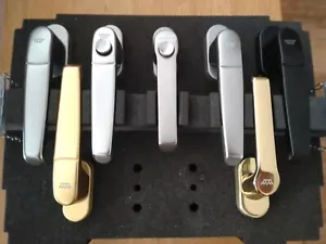 7 maniglie per finestre leva manuale Schüco, bronzo, argento, grigio, nero - Foto 1 di 18