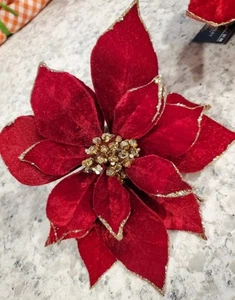 2 Robert Stanley Red Velvet & Gold Trim Poinsettia Napkin Rings Large ~ NWT - Picture 1 of 5