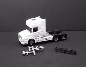 1:87 EM1274 Herpa kit di montaggio Scania Hauber trattore 6x4 in bianco - Foto 1 di 2