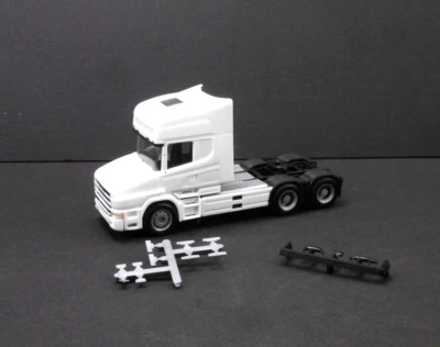 1:87 EM1274 Herpa Bausatz Scania Hauber 6x4 Zugmaschine in weiß